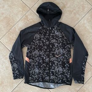 Men’s fleece Nike zip up jacket. Size medium.